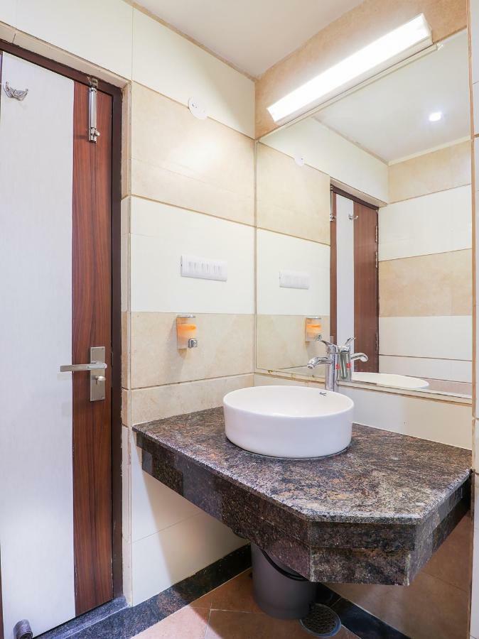 Capital O 46218 Royal Cottage Suite 坎普尔 外观 照片